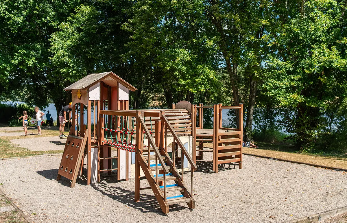 12 - Camping des Lacs - Aire de jeux