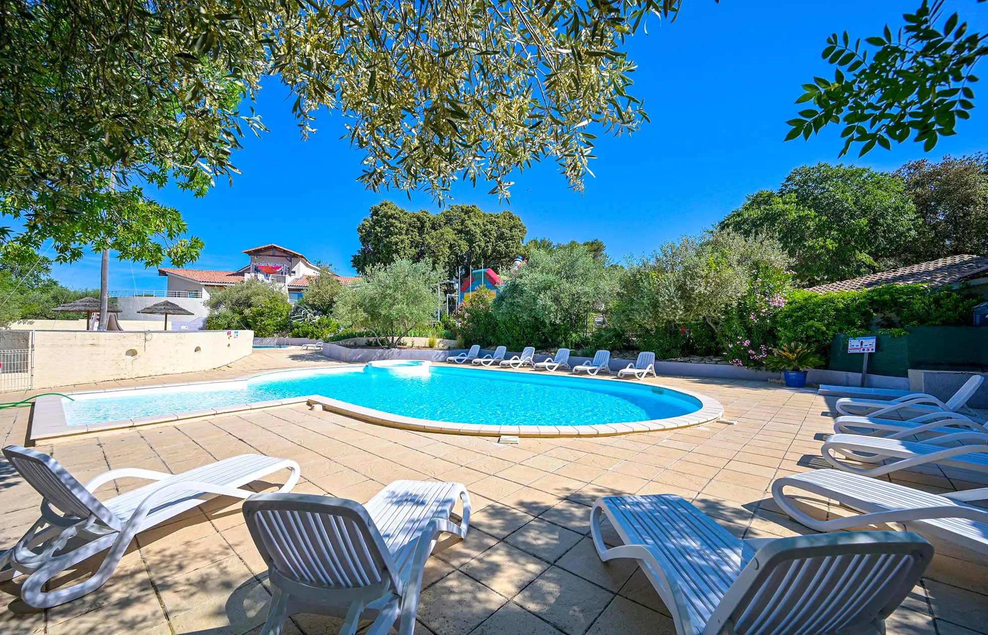 05 - Camping Fondespierre - Piscine