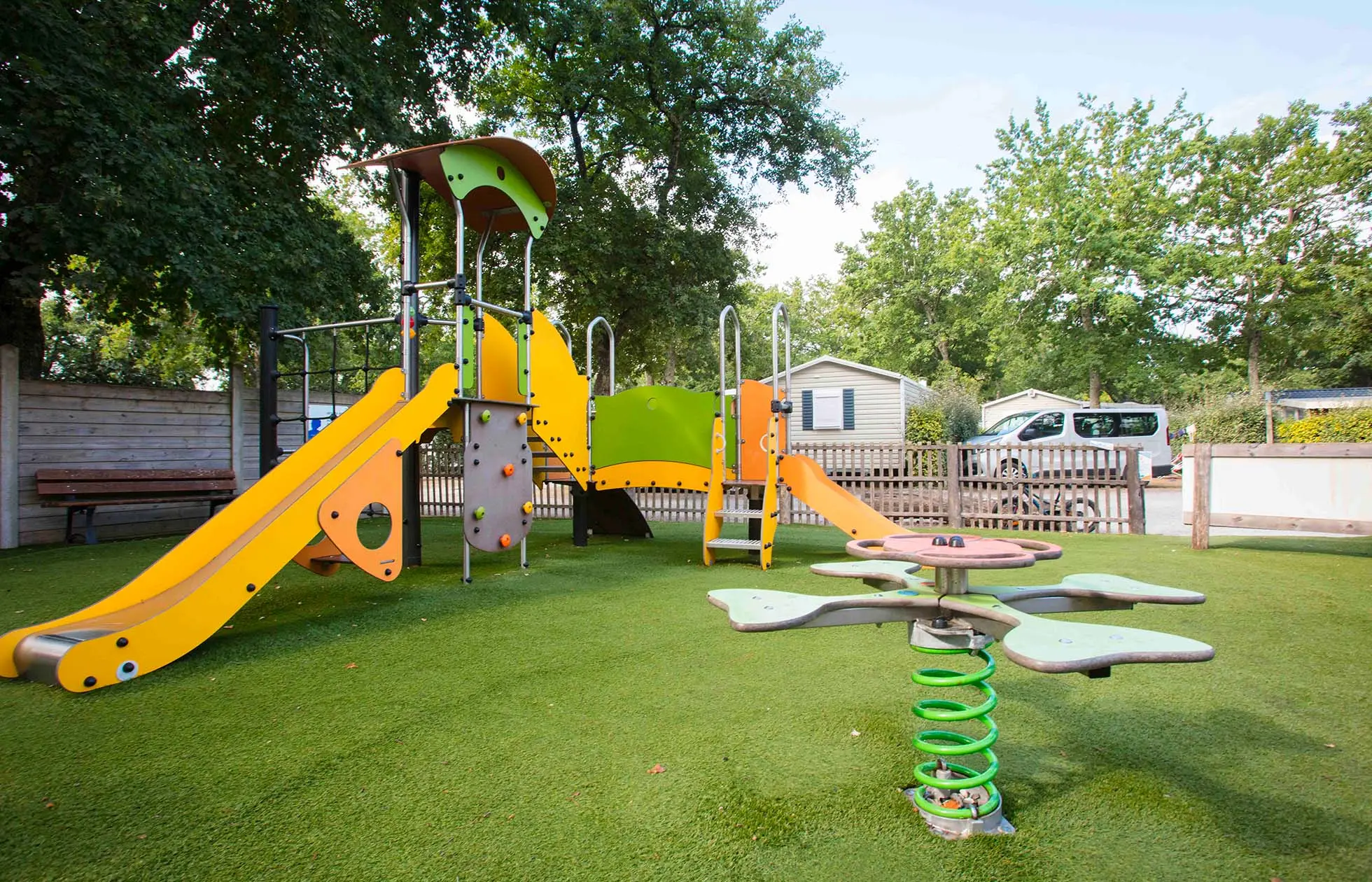 19 - Camping La Canadienne - Aire de jeux