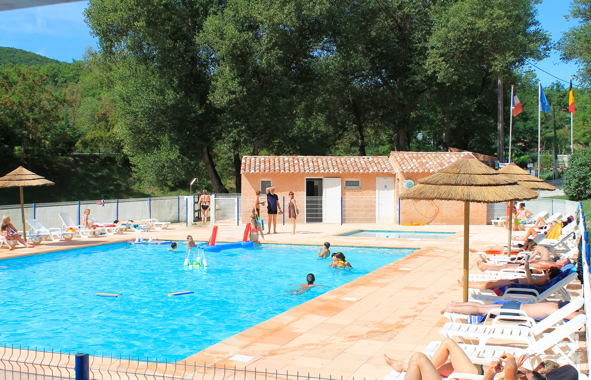 08 - Camping La Rivière - Piscine