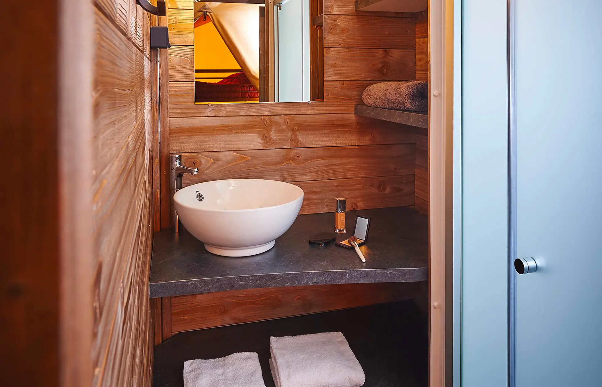 22 - Camping La Rivière - Hébergement