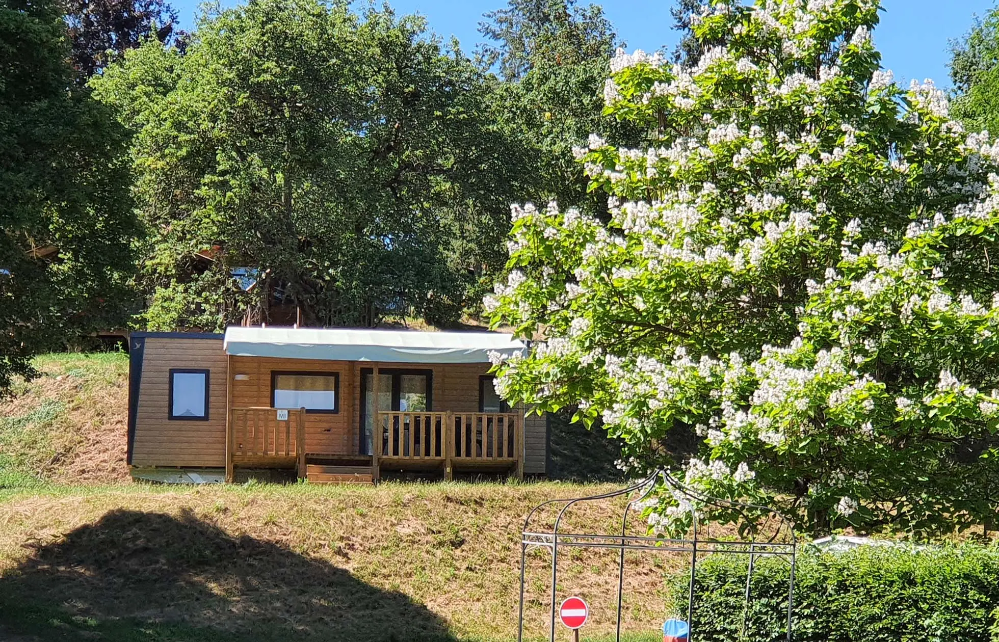 11 - Camping Lac de Saint Point - Hébergement