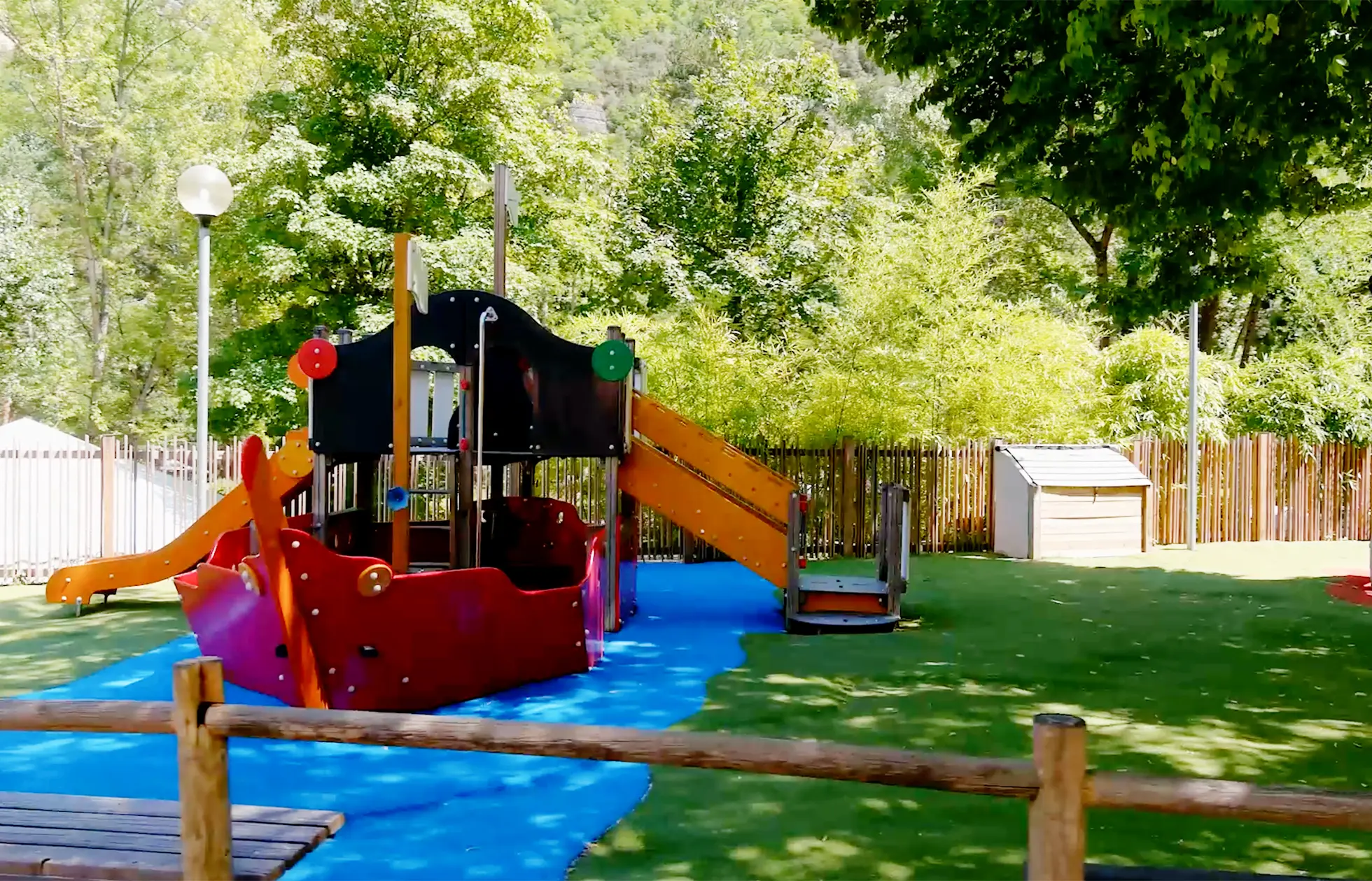 14 - Camping Le Peyrelade - Aire de jeux