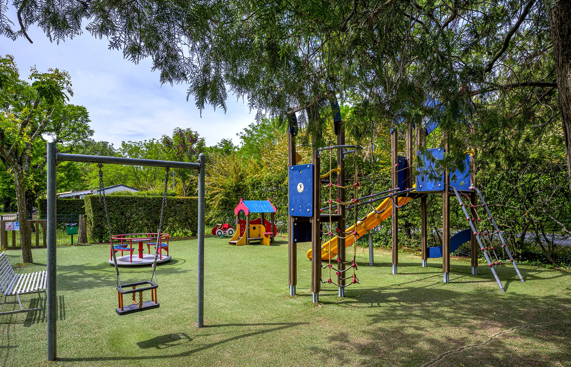15 - Camping Le Riviera - Aire de jeux