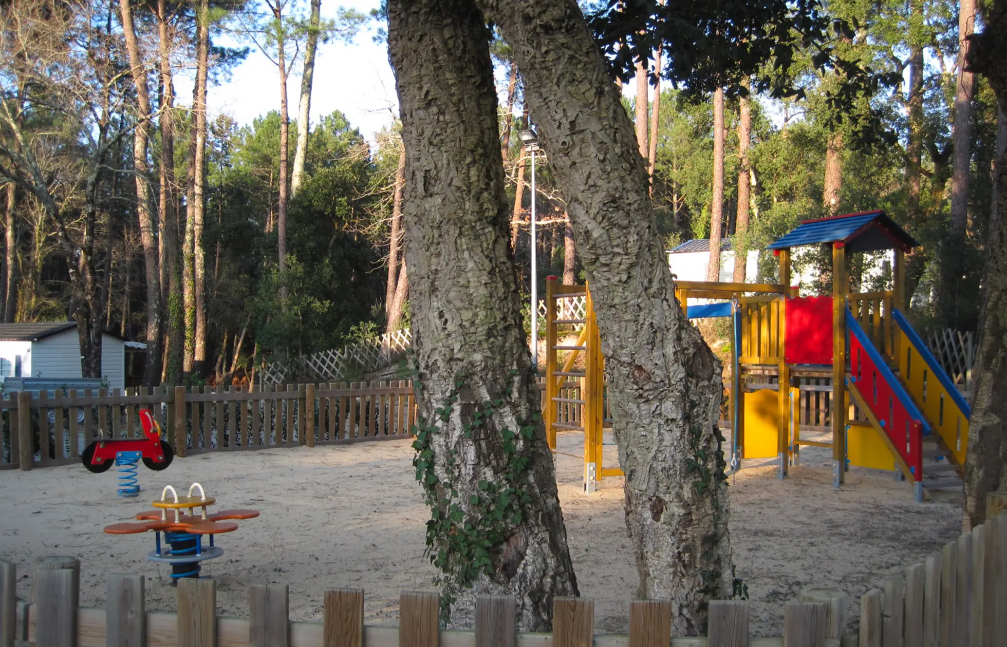 06 - Camping Les 2 Étangs - Aire de jeux