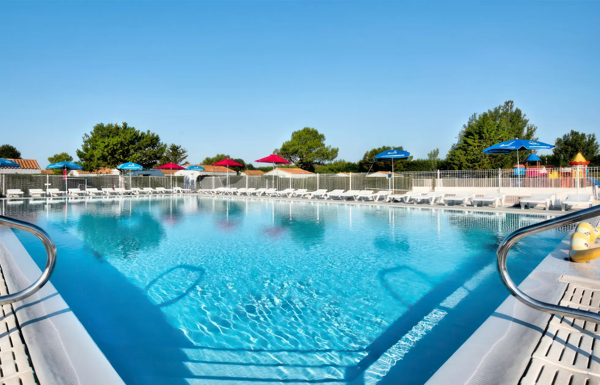 02 - Camping Les Ilates - Piscine