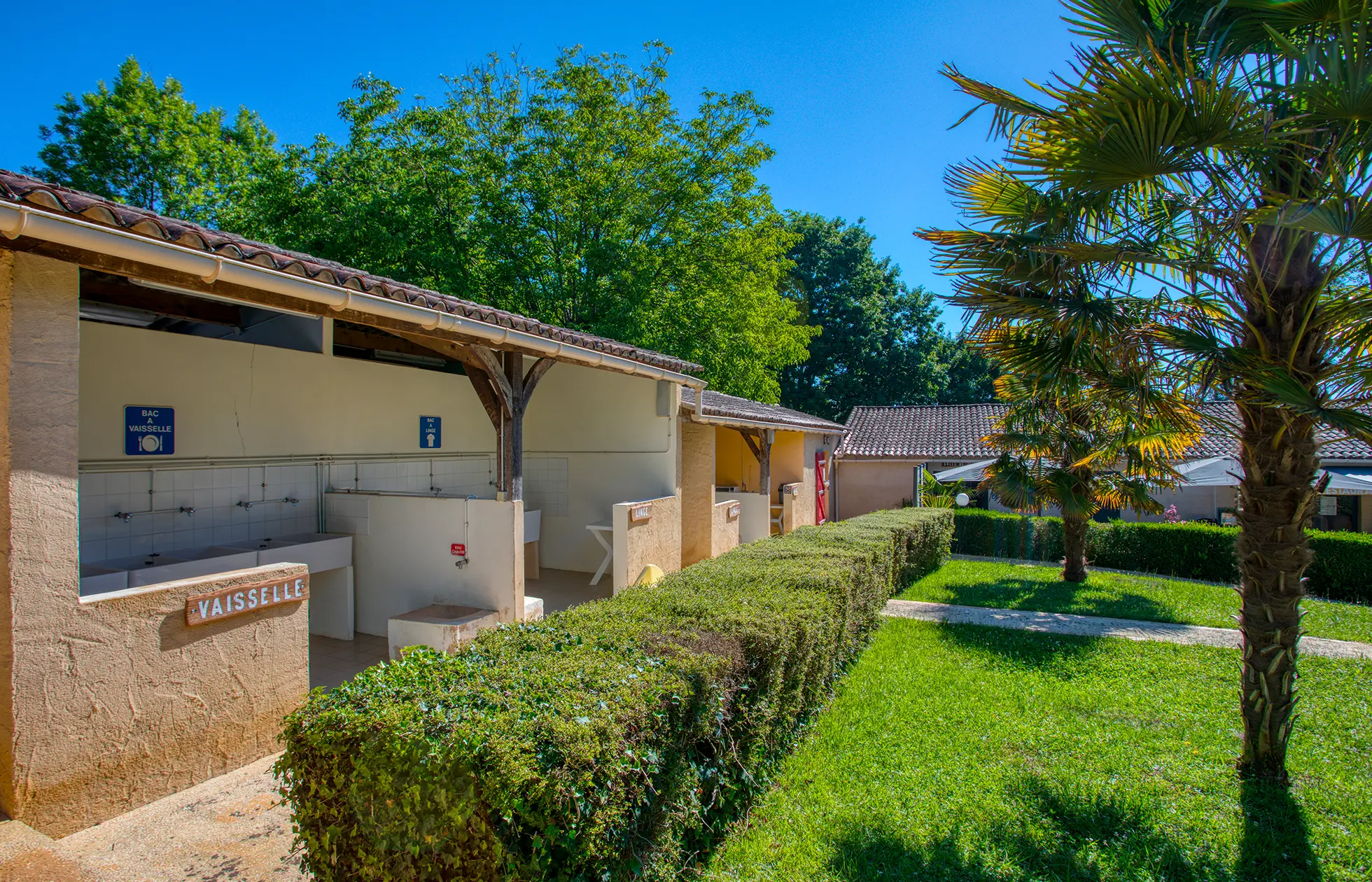 25 - Camping Les Nauves - Service