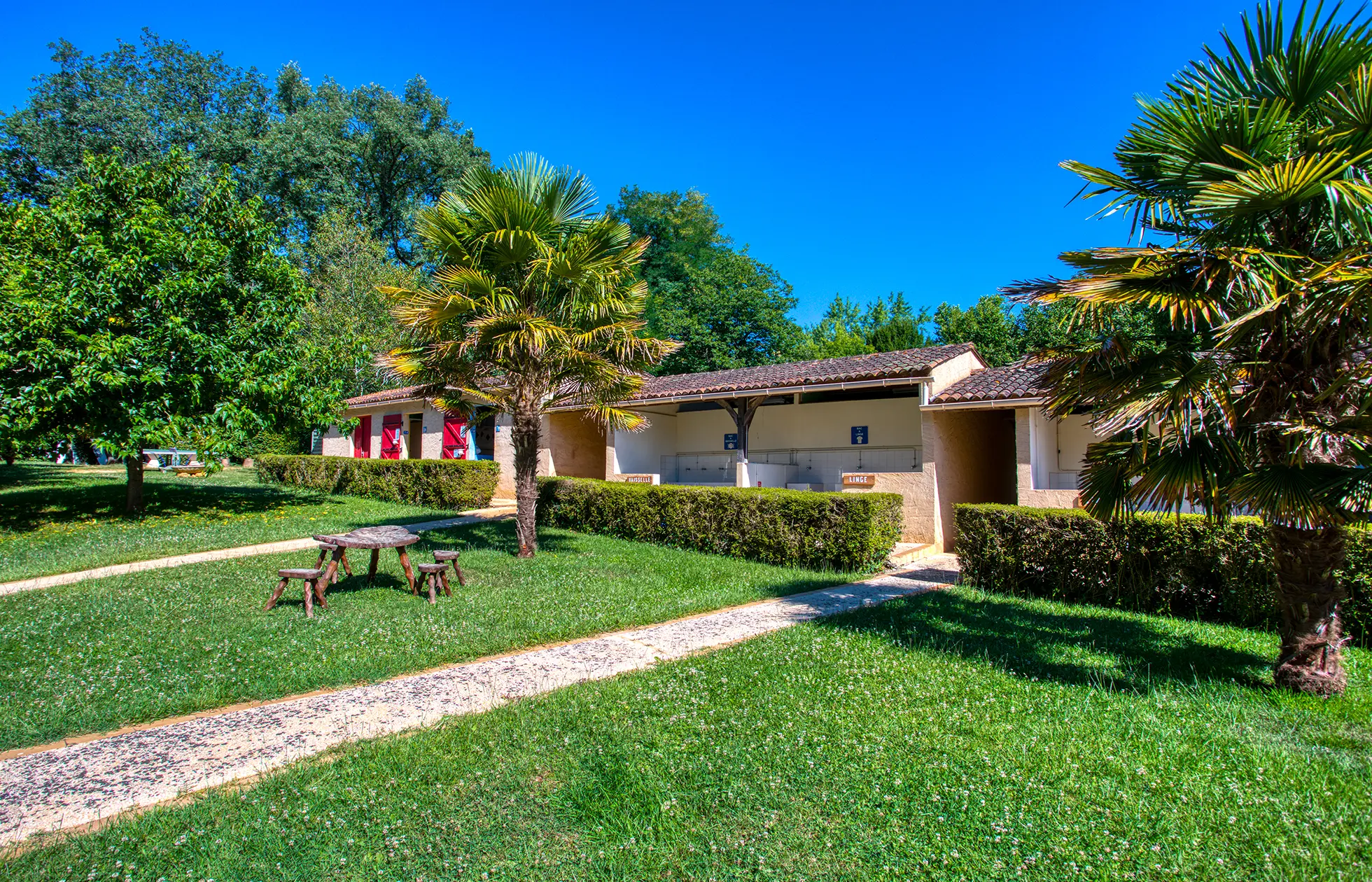 27 - Camping Les Nauves - Service